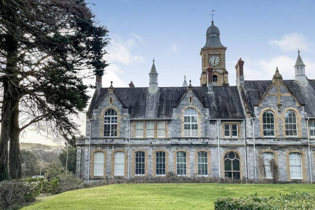 Lofty Apartment In Plymouth Bagian luar foto